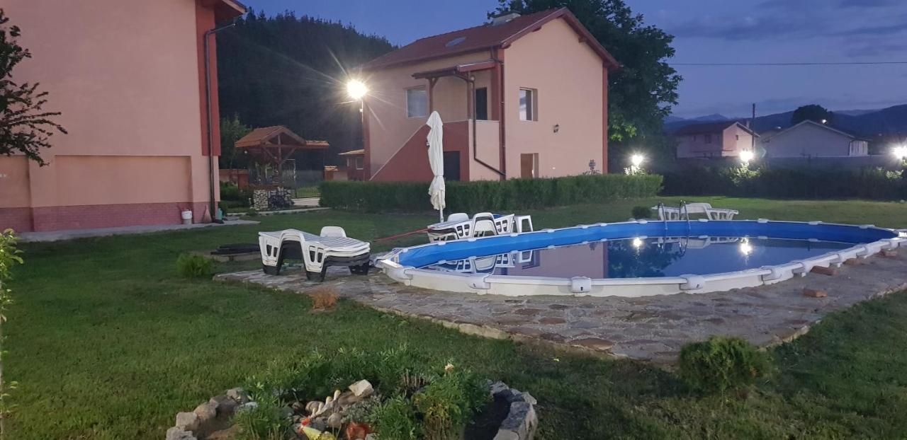 Къщи За Гости Ореха Σάμοκοβ Εξωτερικό φωτογραφία